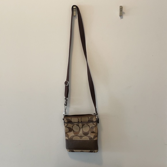 Coach sling bag - classic design - very lightly used - Picture 2 of 2